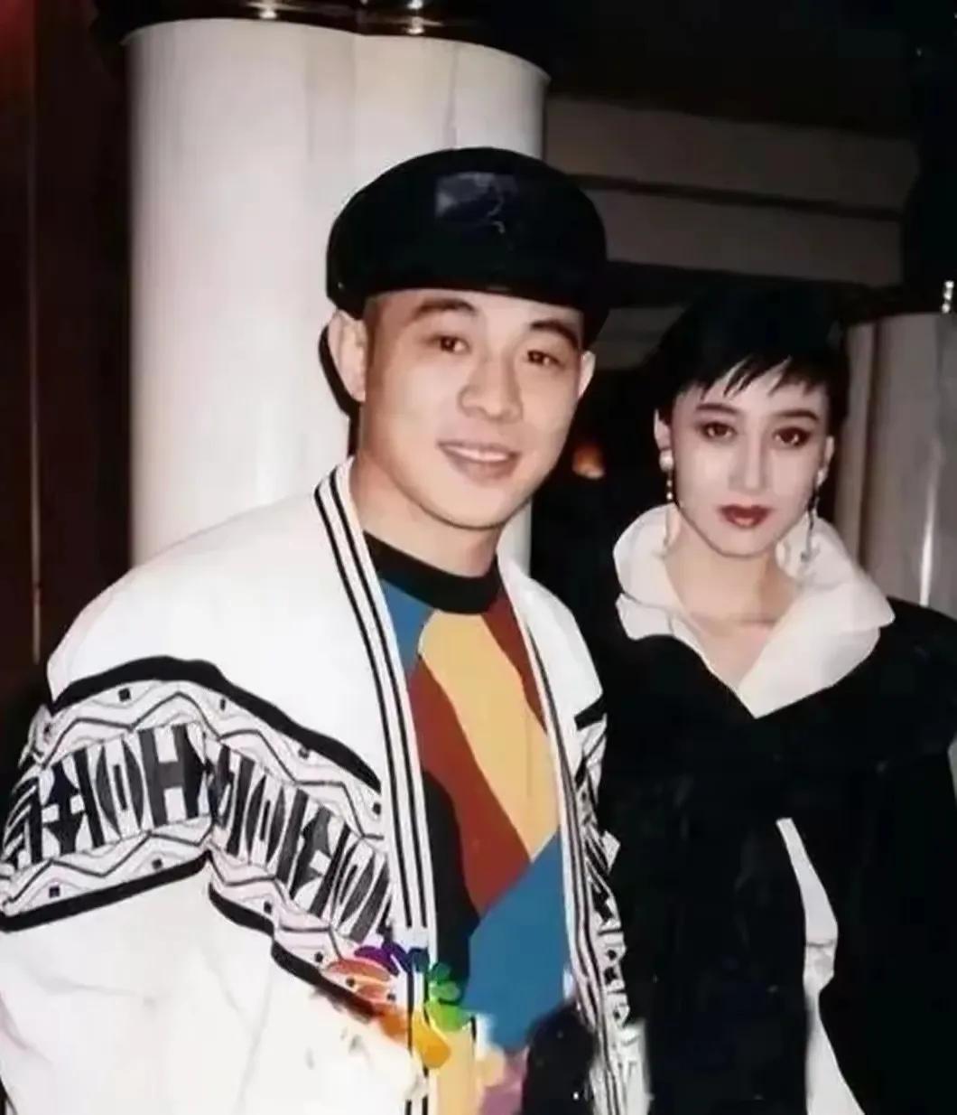 成龙有两个方面比不过李连杰！成龙和李连杰，是我国功夫电影史上两个回避不了的人