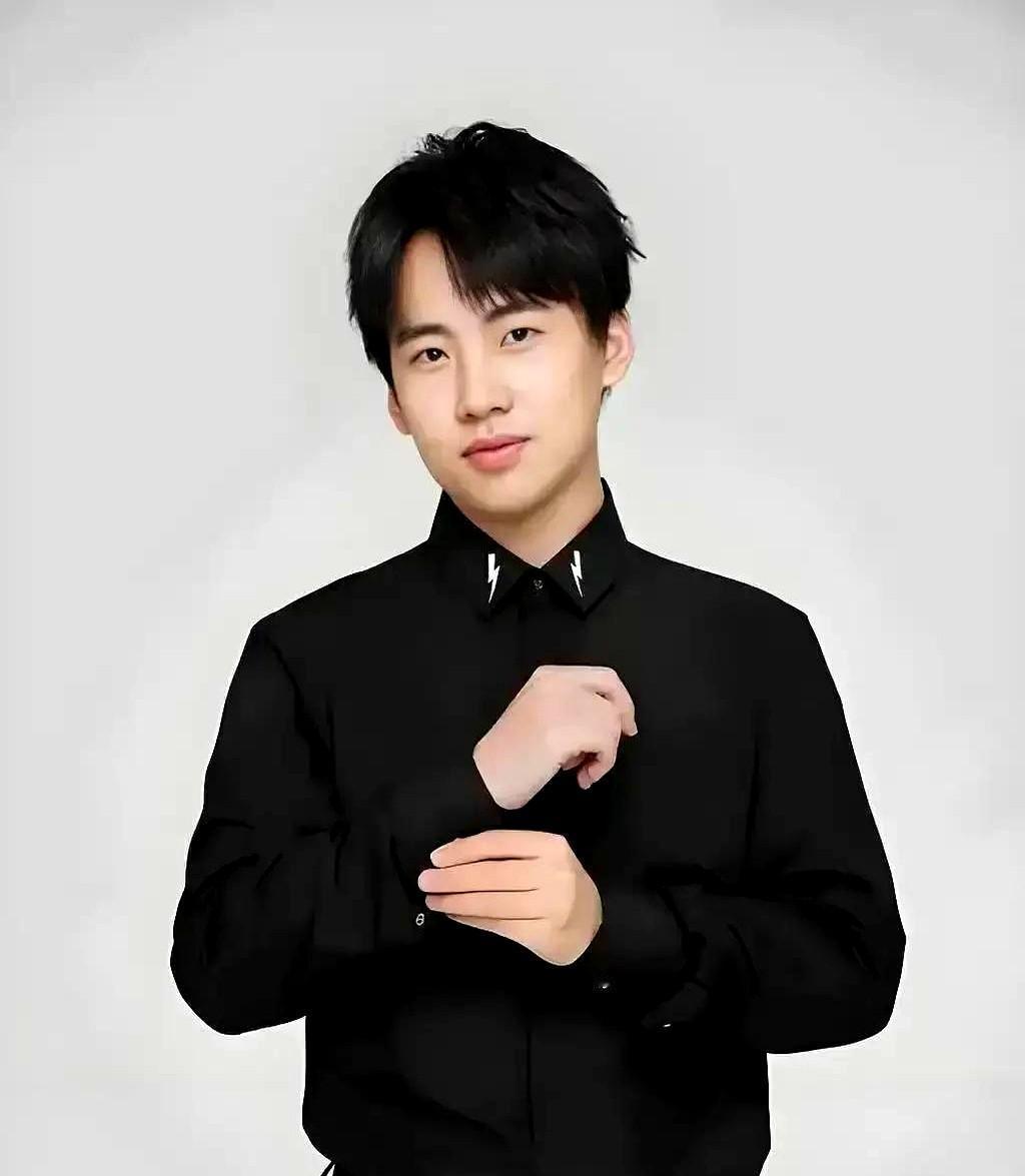 德云社这玩法，别人真学不来。电影上映3天票房就干到5个亿，周末回本，观众说比