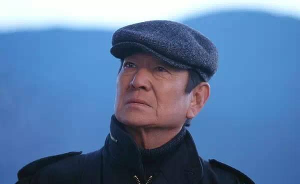 2014年，83岁的高仓健去世，40亿的遗产全部被保姆小田贵继承，高仓健的妹妹和