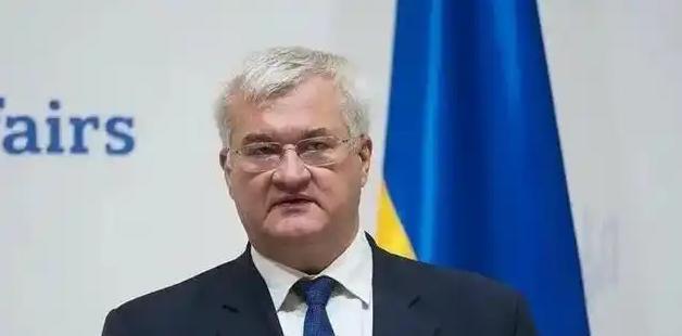 乌克兰外长狂得没边了！自己国家还在打仗靠救济，竟对着外媒放狠话：战后重建，中、印
