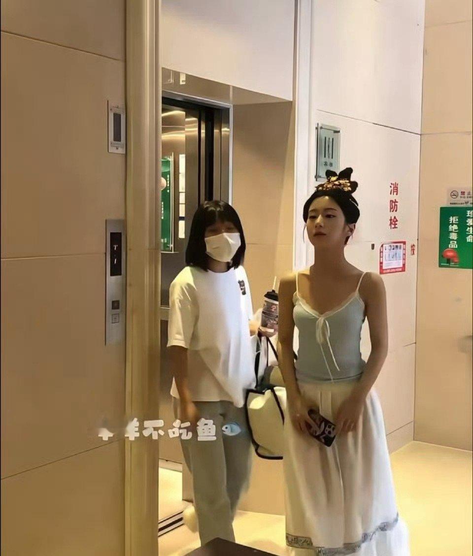 🐧在她身上压爆了这么多，万一捧不出来就浪费了​​​