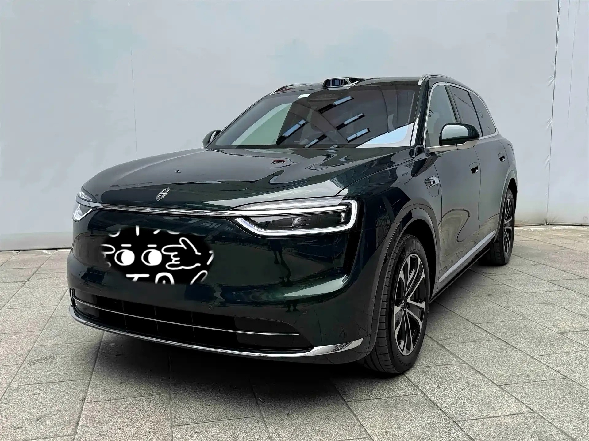 问界M7长期是网上热议家用SUV，争议和热度一直并存。我的观点很明确：这台车定位抓得很准，面向多孩家