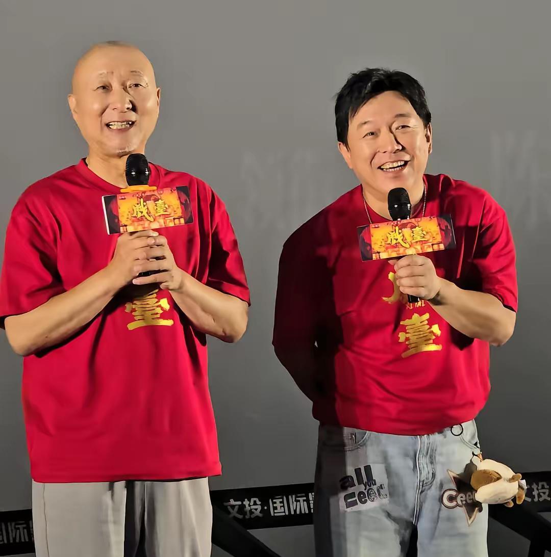 有人问黄渤：你身为知名导演兼影帝，为何愿意参演首次执导电影的陈佩斯的作品？原来