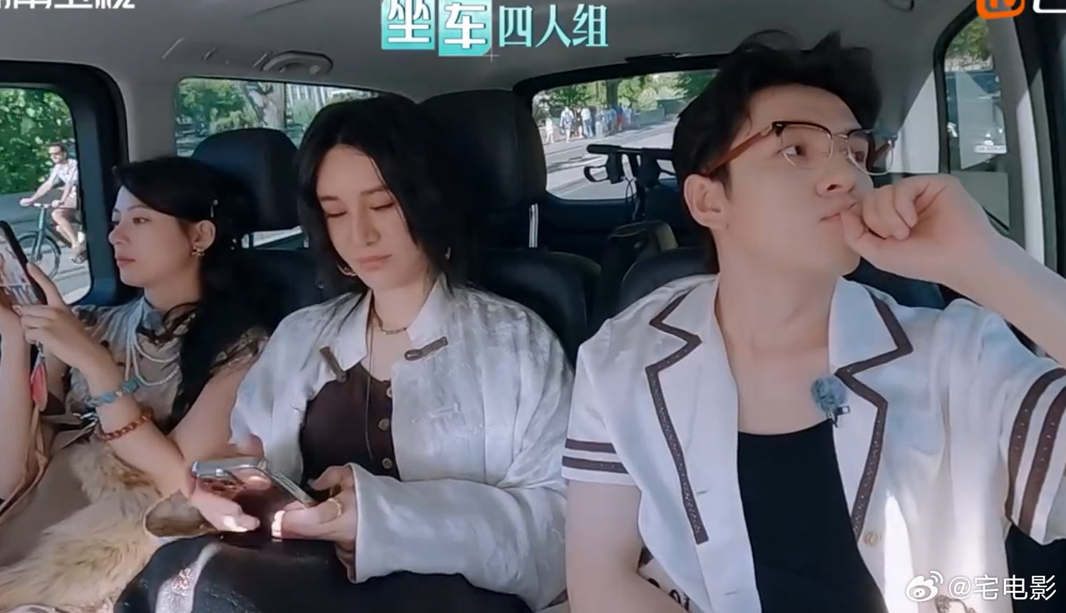尚雯婕尚雯婕看赵昭仪的眼神太宠爱了尚雯婕路上跟赵昭仪互动也太有爱了！昭昭