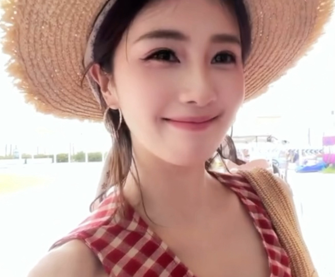 仿佛看到白梦妍在跟我“挑衅”
