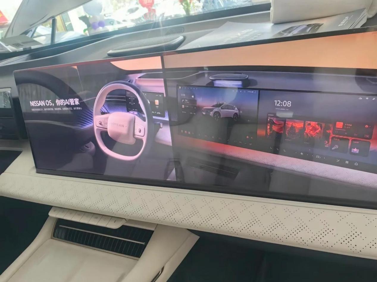 被朋友拉着一起去看日产NX8，一开始听到是合资车时，我是没啥兴趣的，但看完一圈下