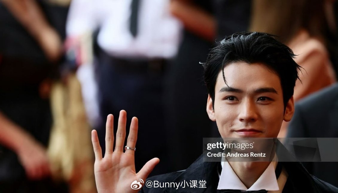 龚俊戛纳红毯G社生图，如何评价状态：​​​