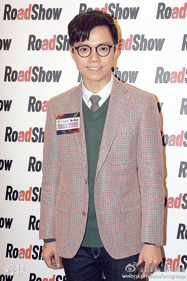 不理解英皇为什么大力支持张敬轩，而且这样的知识从十几年前就开始了。2012年左右