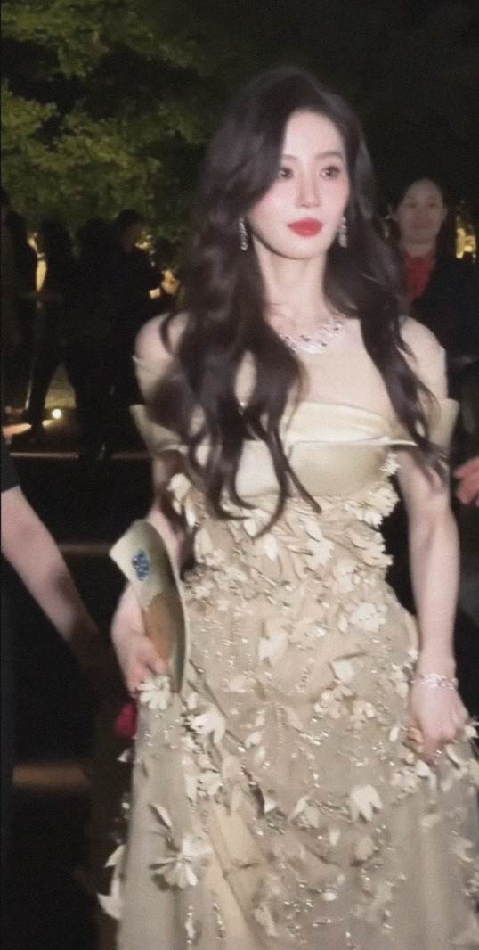 生动漂亮，顶级美女