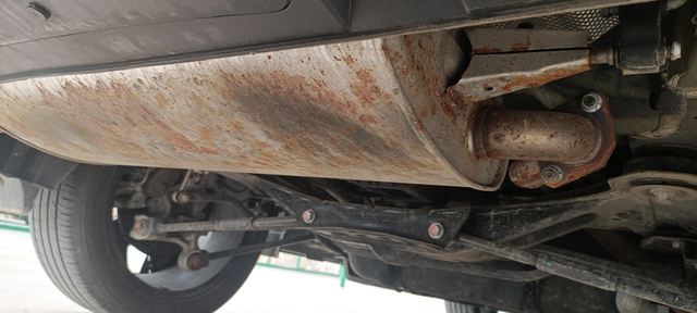提车五个多月锈成这样子第一次买车，今天一看排气管还有螺丝那里锈成这个样子。坐标