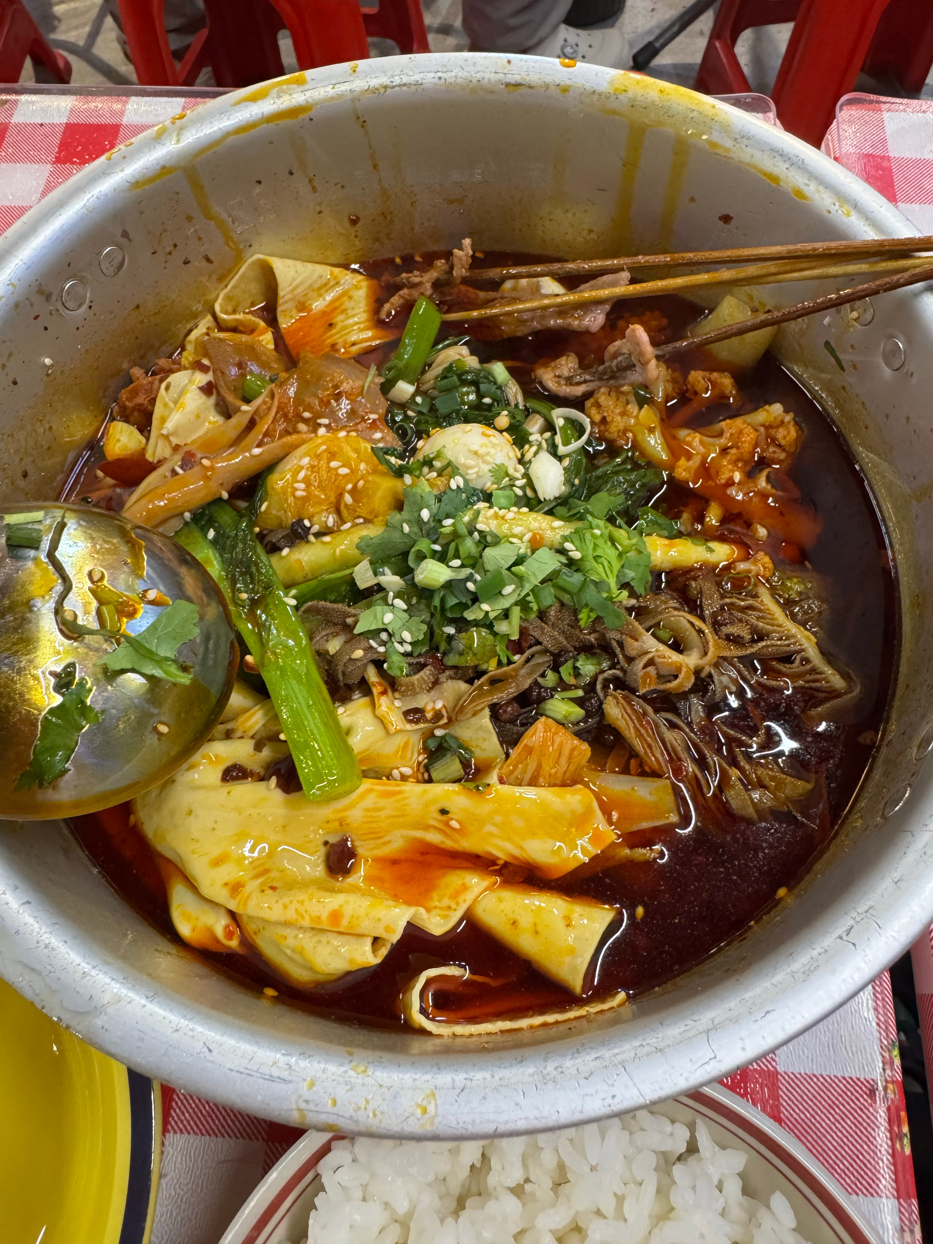 冒着大雨也要出来吃麻辣烫