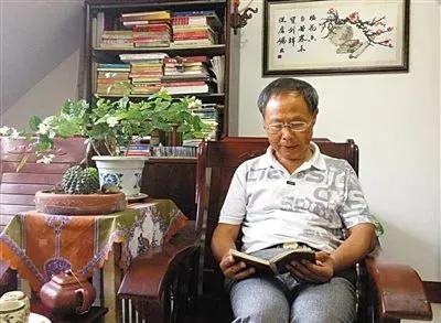因举报自己亲生母亲是反革命的张红兵，曾是名噪一时的“典型人物”。如今的他已经步入
