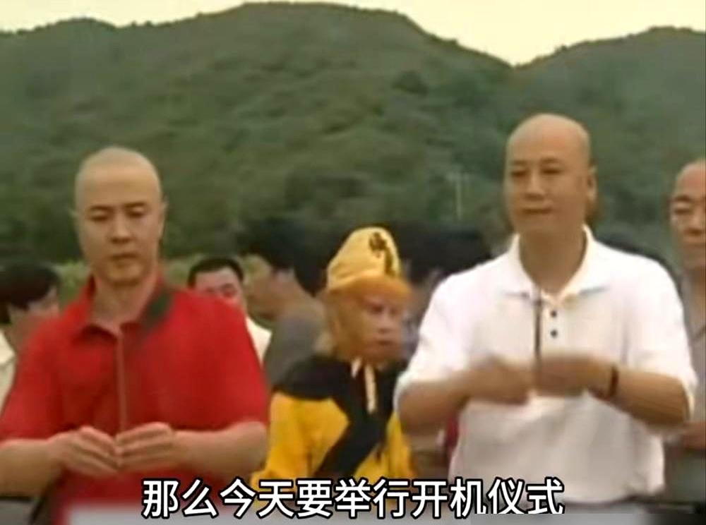 拿300万拍出3000次重播的经典，这事儿真不讲理。杨洁当年靠一台摄像机