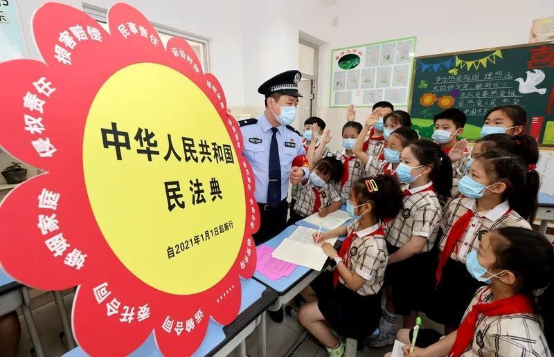 县管校聘为什么副校长以上的可以直聘，而教师必须要人人参与竞聘？校长的选拔根本称