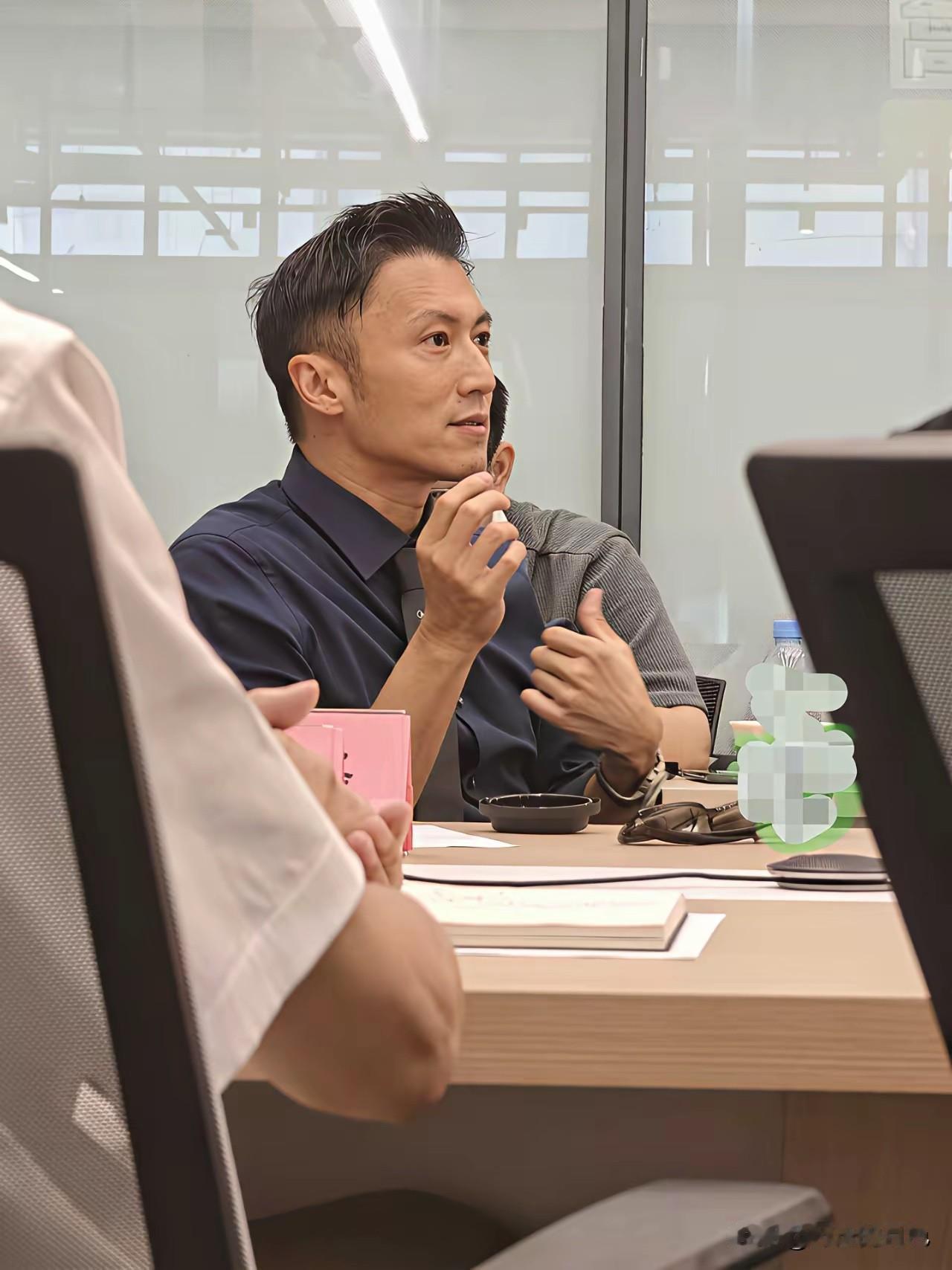 谢霆锋还是那么帅气有型。