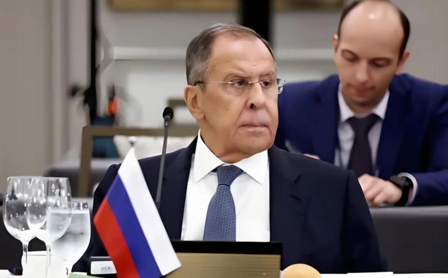 跟了自己十几年的贴身秘书，是美国间谍？仅一个眼神就发现不对劲在谍战片里，我们