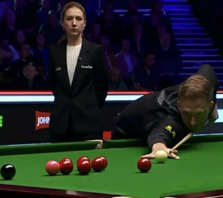 哈哈，特鲁姆普又奔6-2来了！第7局，丁俊晖又是安全球防守母球摔袋铸大错！特