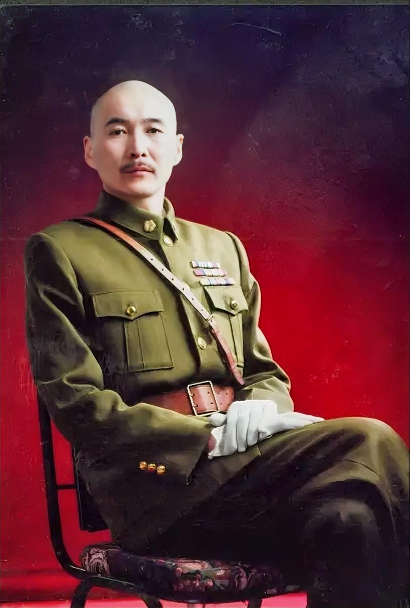 他曾从一个西安市轿车司机到主演新版《西安事变》和电影《骊山枪声》中的蒋介石。