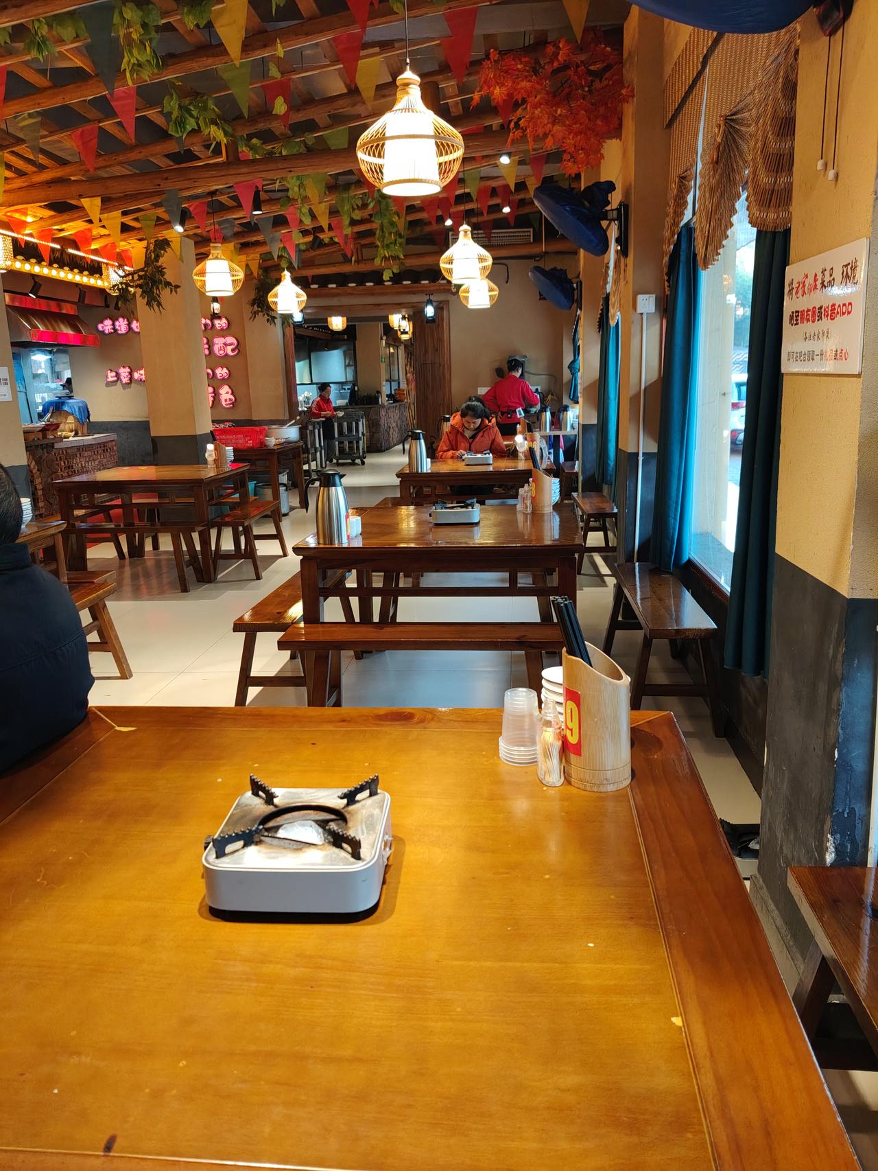 经历了长达18个月的深度调整，曾经的全球光伏组件龙头终于在18元至22元区间完成