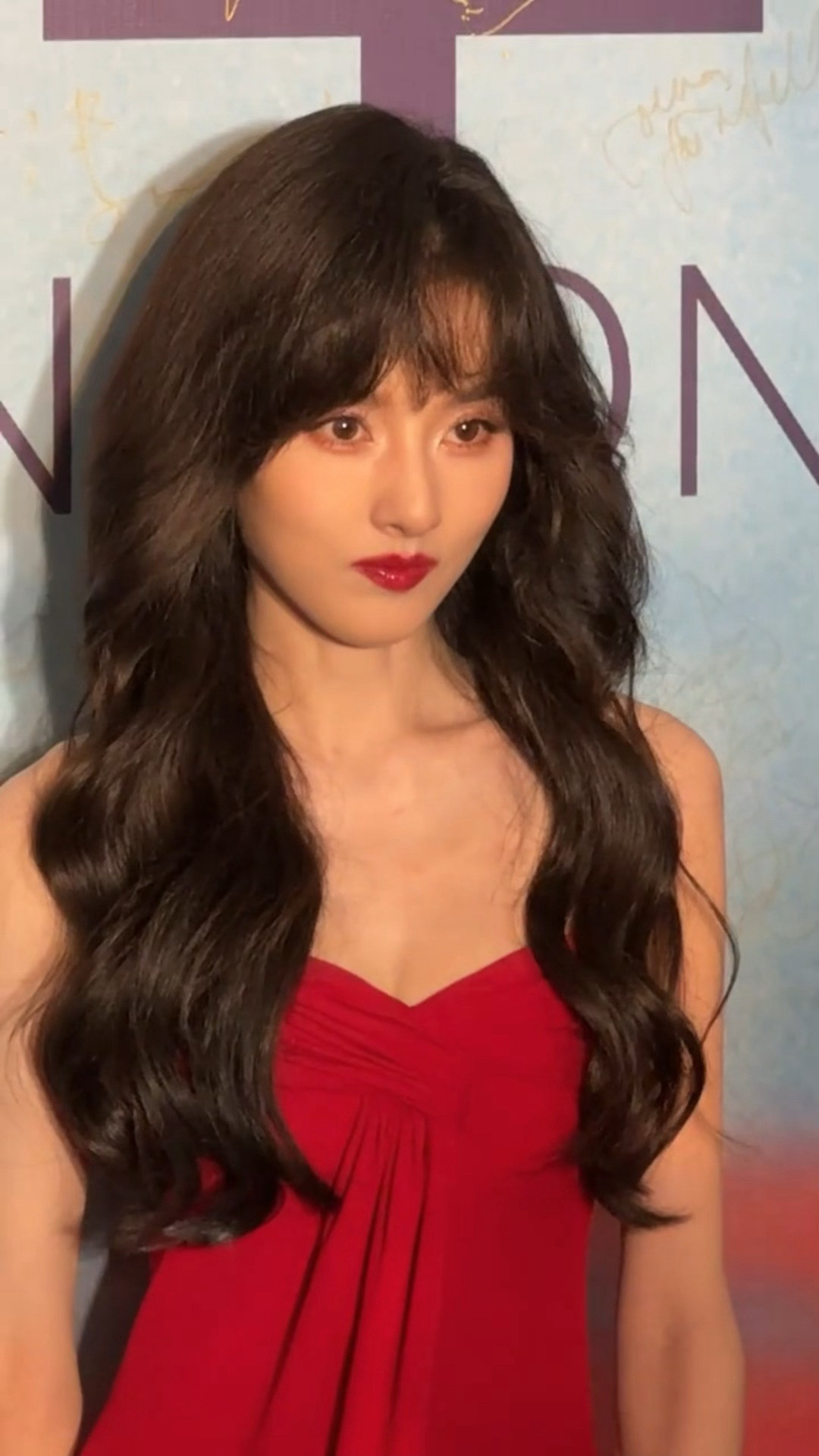 烈焰玫瑰🩸正片活动是红裙大波浪宋祖儿第二套红裙宋祖儿红裙大波浪