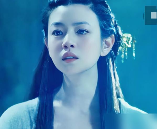 66个女演员轮着试小龙女，只有陈妍希全票通过演小龙女。于正后来回忆，定妆完一瞬间
