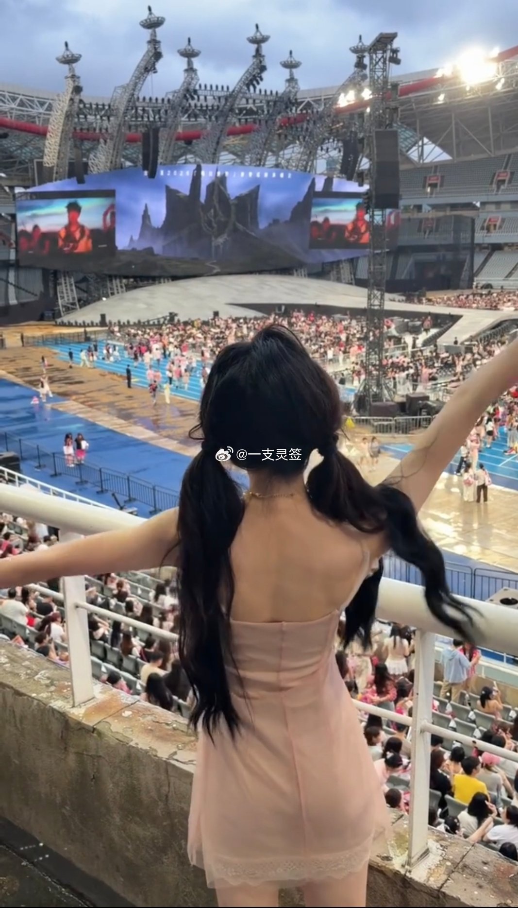 看演唱会发现自己脊柱侧弯了