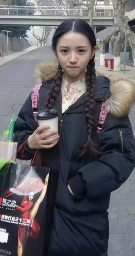 田曦薇麻花辫出镜率好高，你们喜欢这种类型不