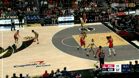 火箭核心阿门-汤普森真是让人大吃一惊，他竟然投进三分球了！在今天进行的火箭和奇才