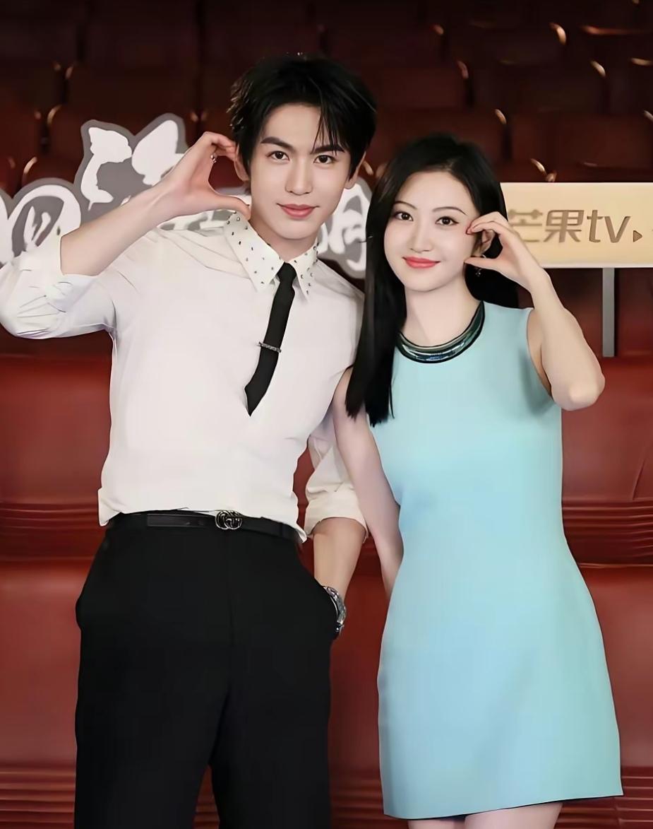 真的太厉害了，1988年的景甜，居然能和1997年的张凌赫搭档演情侣，同框完全没