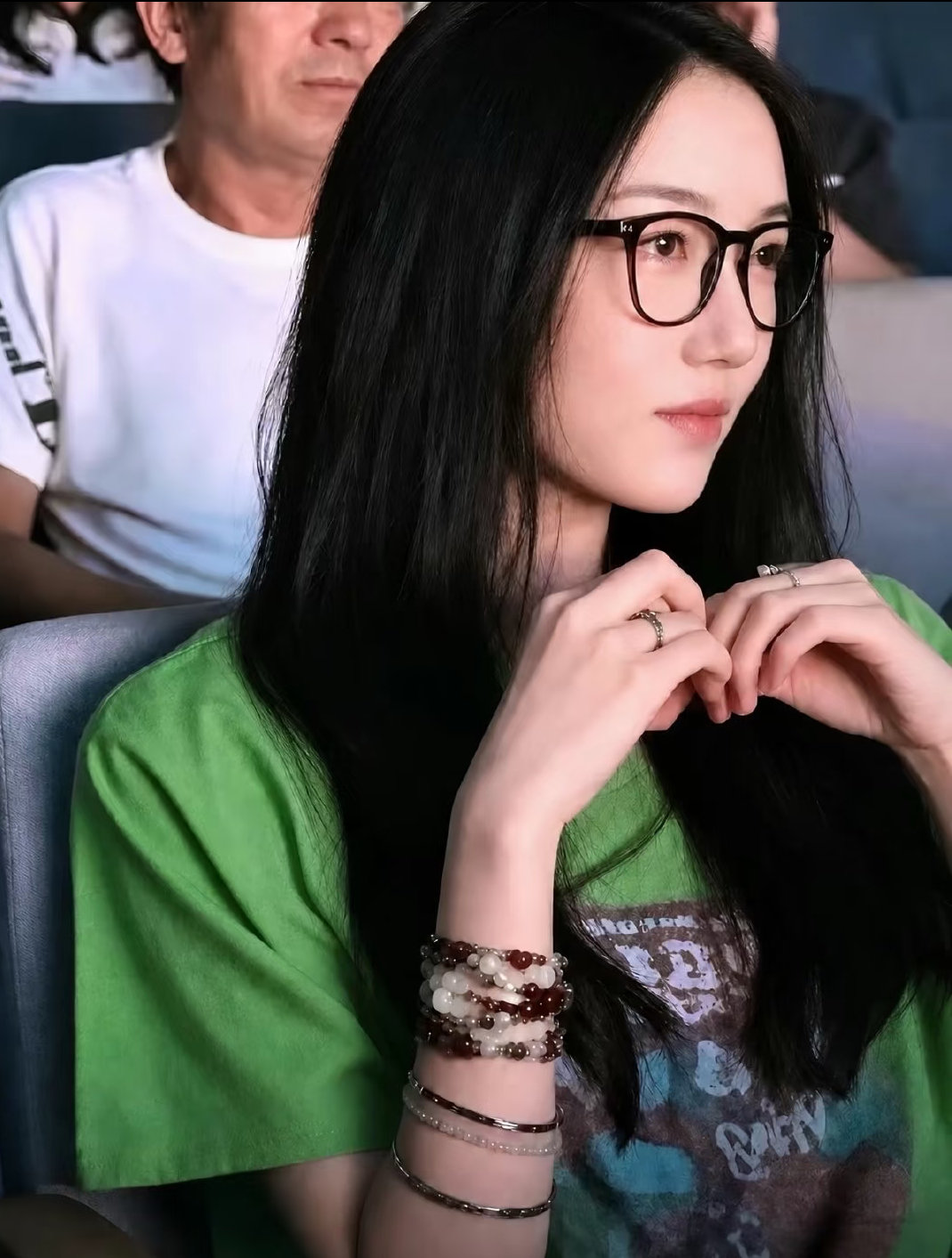 李嫣的眉眼是像王菲还是李亚鹏呢？修复的很自然诶!因为唇裂吃了不少苦吧!气质很好诶跟妈妈一样女大十八变