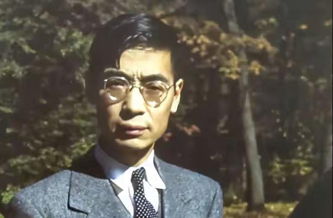 飞机坠毁，被“锁”在美国7年的绝密人物陨落！他的死惊撼世人曾经有这样一场空