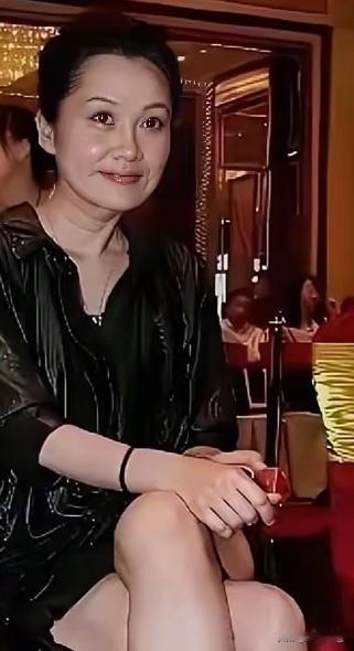 许晴，这就是当年“六个核桃”的许晴吗？是的，正是。没记错的话，此人还没过