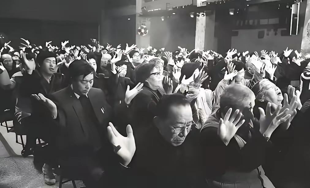 你会同情上当受骗者吗？前几年我岳父因病去世了，他的手机号我一直没有注销，突然有