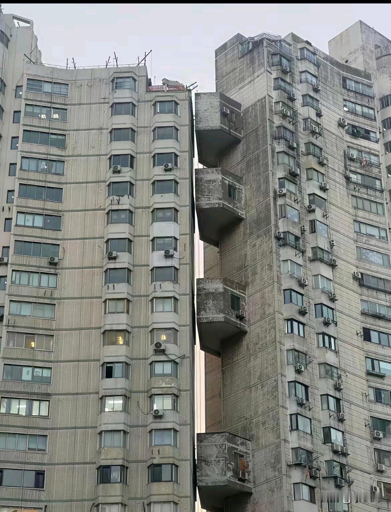 这栋楼为啥要突出这四块，稳定吗？