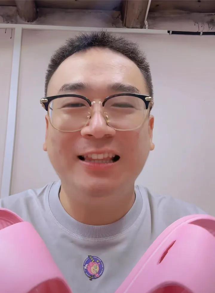云昊说千骨没有碰我，咱不能怨人家！今晚云昊直播，说到了与千骨那一场偶遇，非常搞