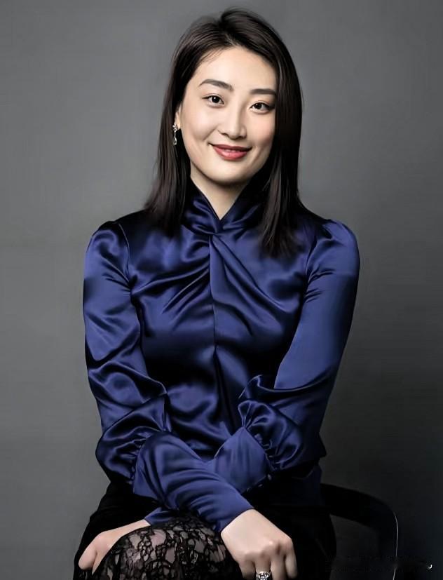 宗馥莉最近在娃哈哈的操作真是让人看得目不暇接。9月她因商标使用“不合规”辞去娃哈