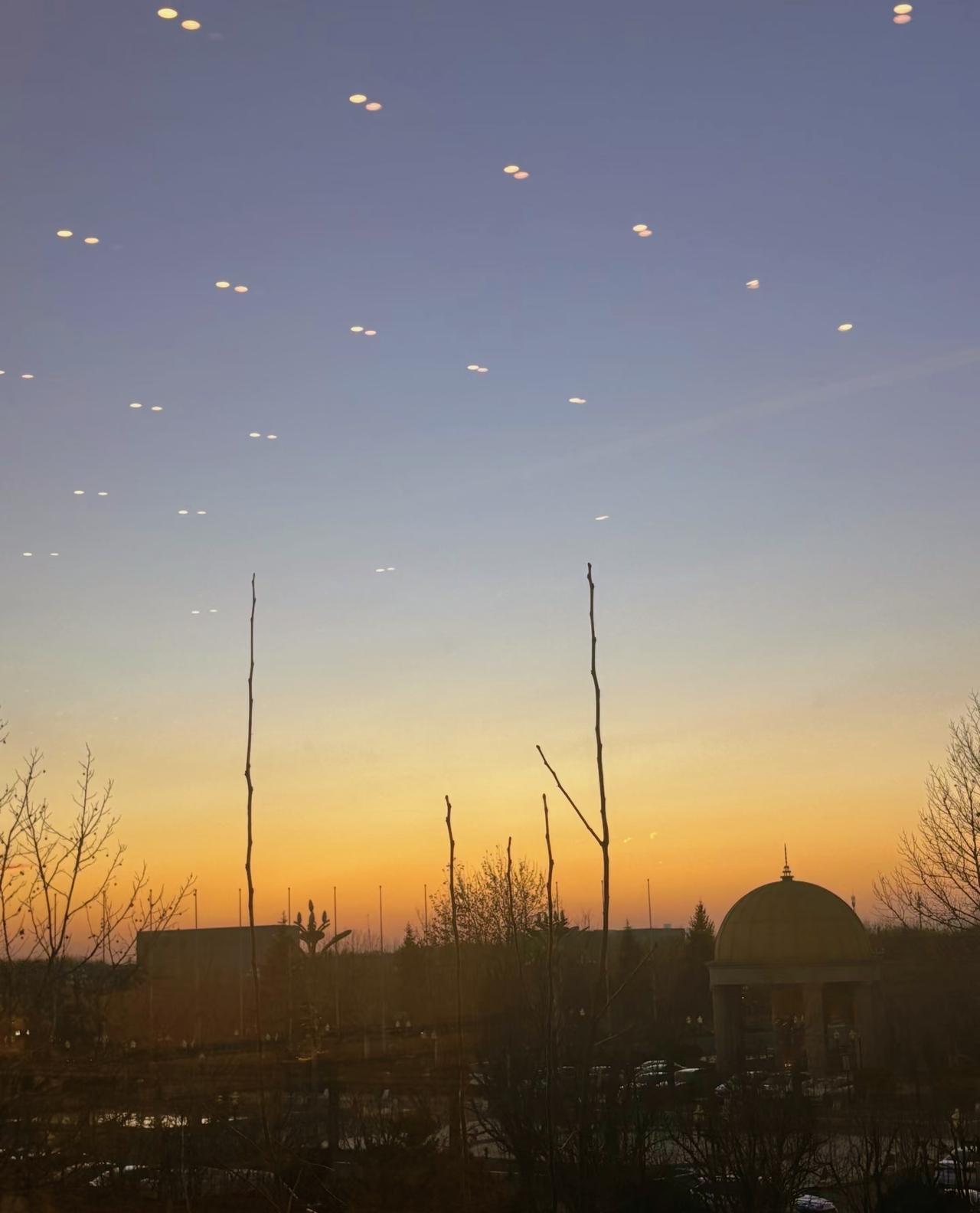 闺蜜上班的公司宣布破产，每人赔7万正收拾东西准备走人老板突然说：“我新开