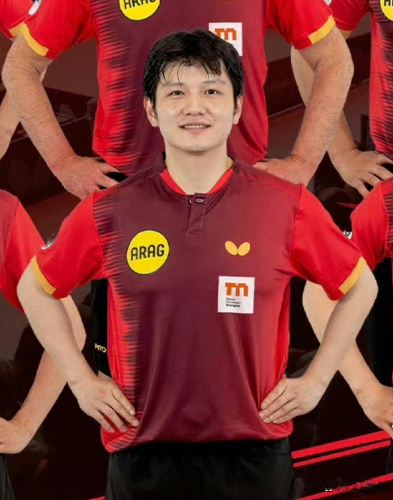 樊振东迎来新篇章红色战袍定妆照新鲜出炉从七月份开始樊振东正式从萨尔布吕肯