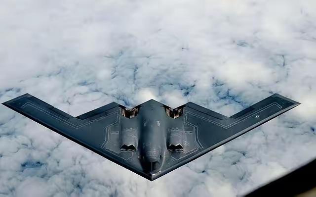 有人推演过，美军一级战备到底有多可怕。一架B-2轰炸机，不靠任何前线机场，直接从