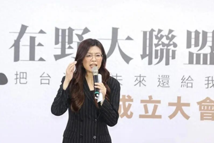 【“战斗蓝”郑丽文称将选到底：已向赵少康表达参选的决心】台湾“中广”前董事长赵少