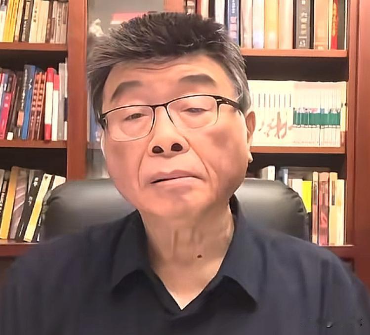 邱毅：这桩人事决定是谁下的？不会是周锡玮或卢秀芳，只能是被称为旺董的蔡衍明。
