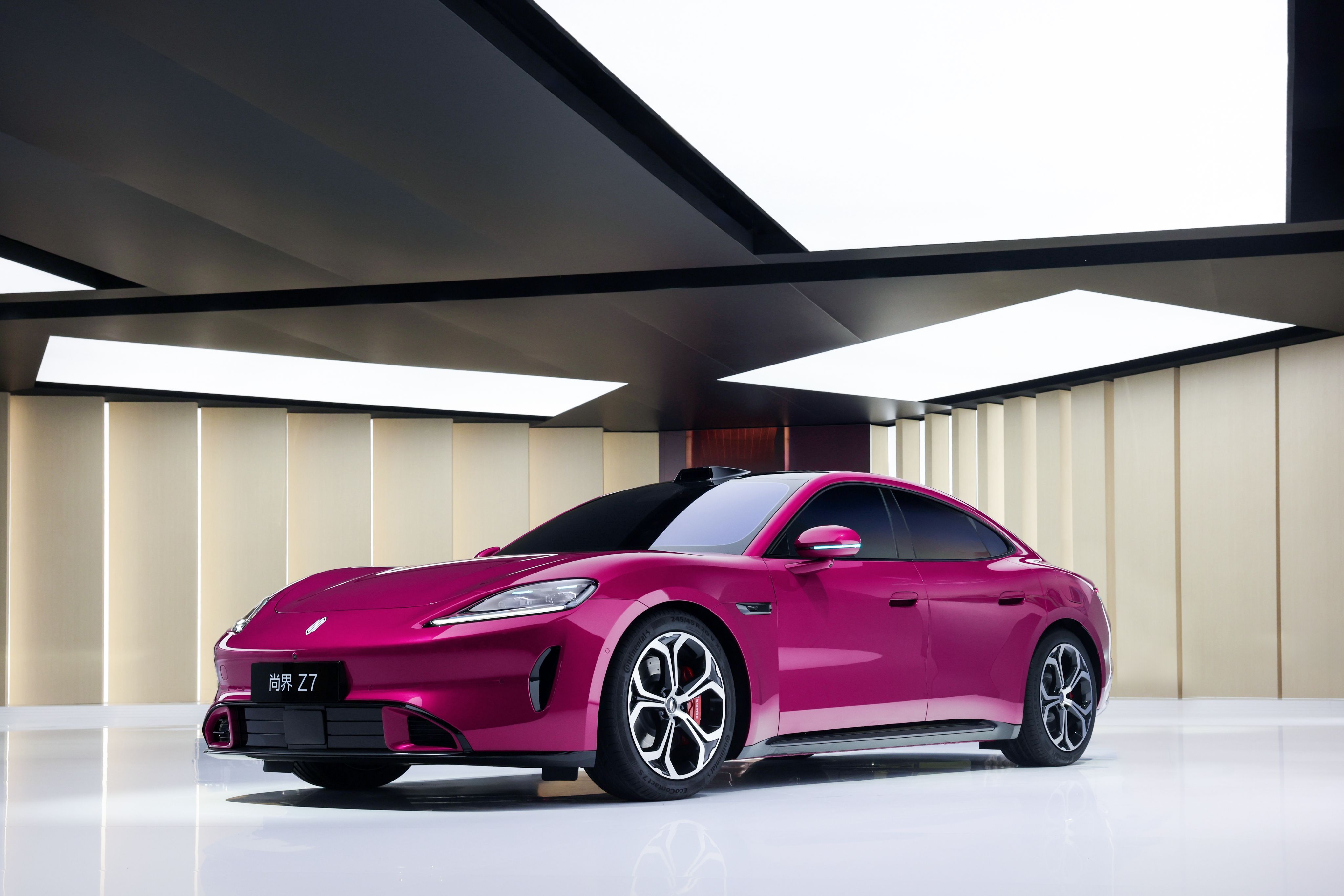 尚界Z7实车亮相被尚界Z7T的猎装设计狠狠戳中！这次尚界Z7双车开箱首发实车首度