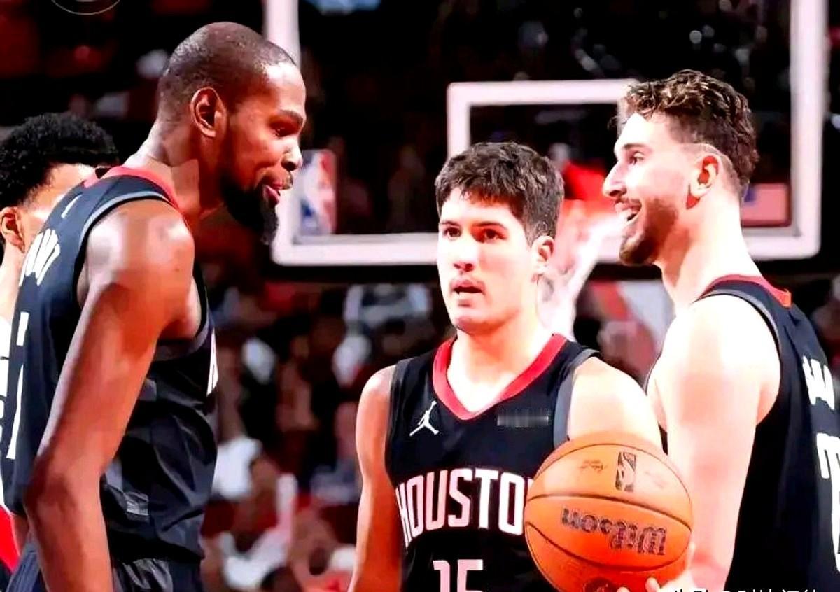 这新援要是来火箭，得先把规矩立死。防守不能混，眼神防、目送对手上篮、防守失位