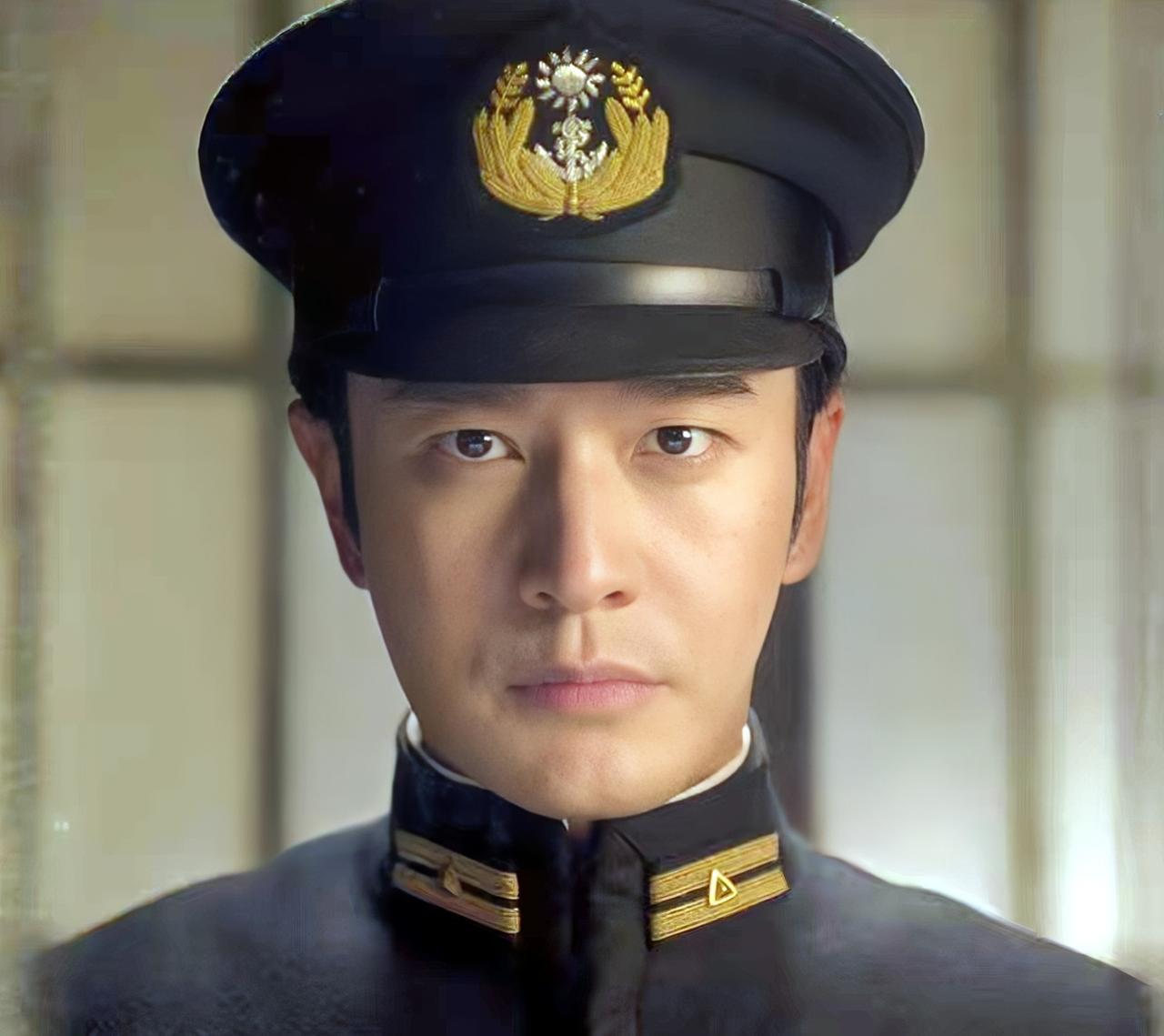 《潜渊》中76号行动处处长梁朔是什么军衔？汪伪南京政府的军服样式和重庆国民政