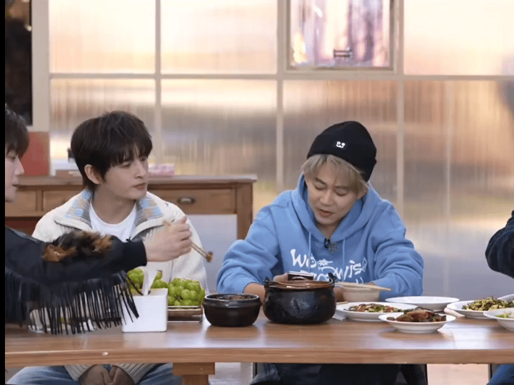 快乐老友记一场直播到底发生了啥，粉丝又掐起来了！这一次竟然是陈楚生和王铮亮的粉