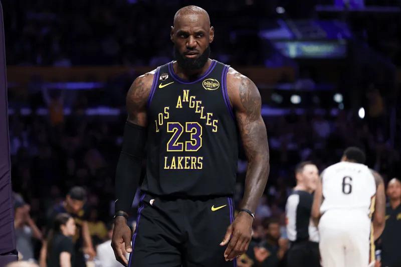 26年湖人正负值榜：1、海斯——+1052、斯马特——+1043、