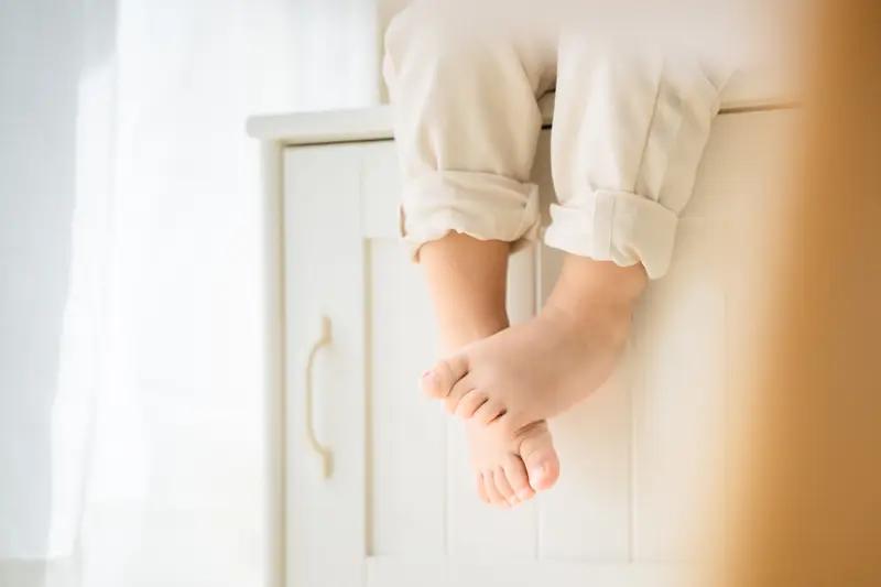 孩子甲流必须去医院吗?换季时甲流高发，好多家长一看到孩子发烧就慌着往医院跑，其