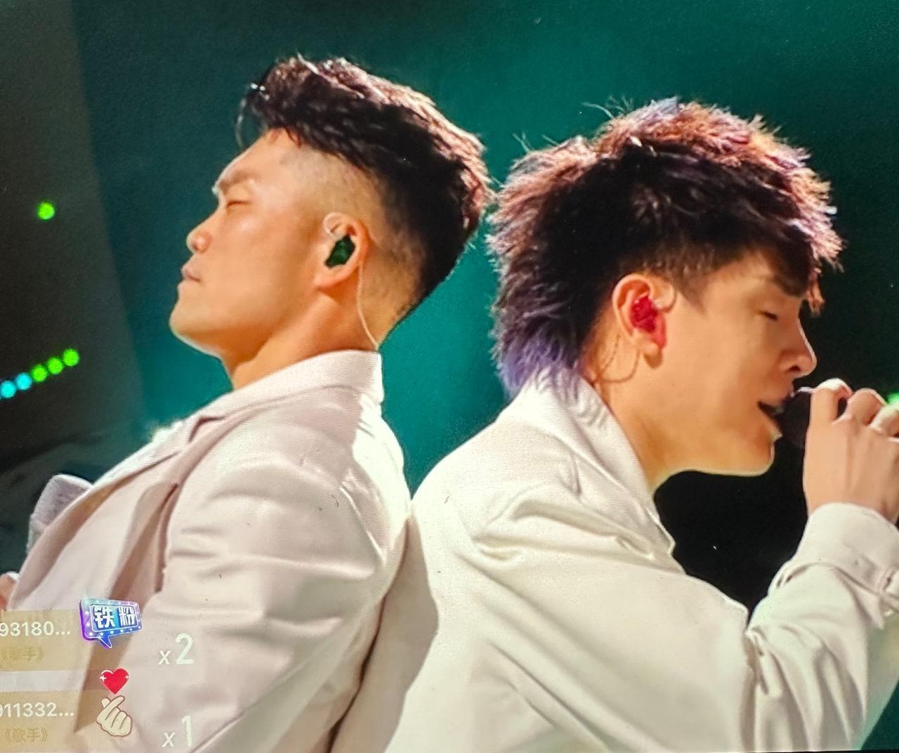 今晚胡彦斌和李玖哲的《偏爱》双哑合璧，开口就惊到了！尤其是李玖哲，那把嗓子太有
