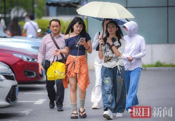 立夏过后武汉气温将持续上升，进入阶段性高温天气‌。根据气象预测，2026年立夏（