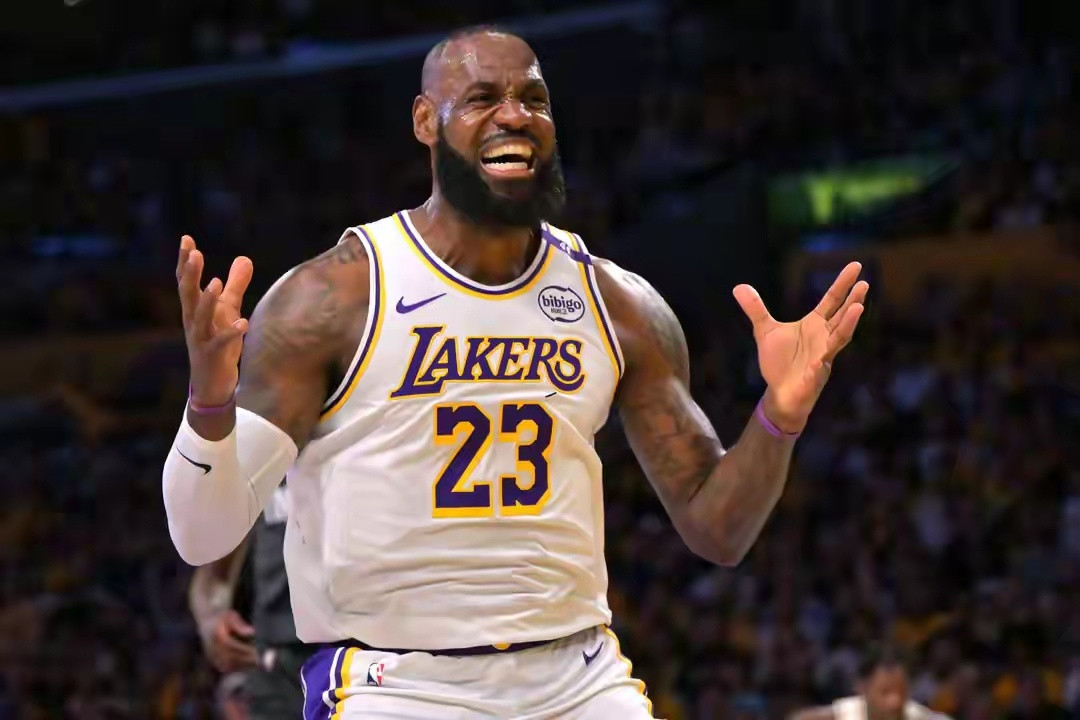 NBA官方晒照，为新赛季预热：“根据赛程安排，湖人前锋勒布朗-詹姆斯将在新赛季揭